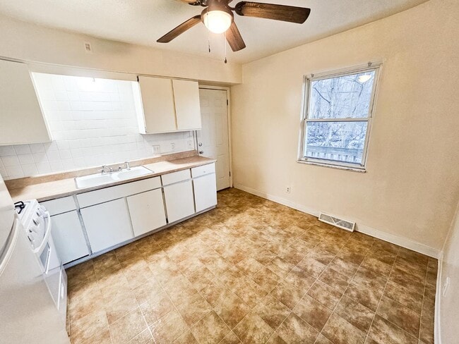 Building Photo - 1695 Leighton Ave