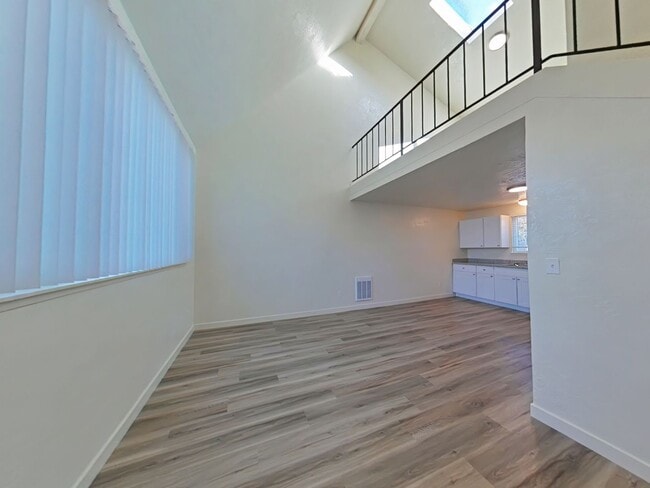 Building Photo - Comfortable 1 Bedroom Townhouse ~ South Corvallis