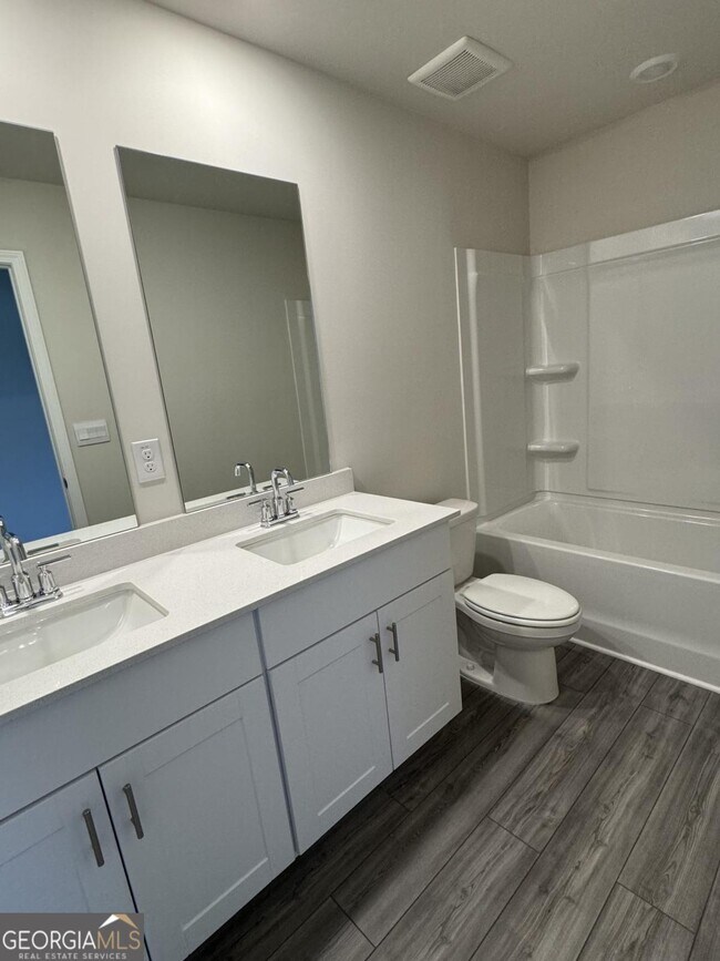 Building Photo - 15 Warwick Ct