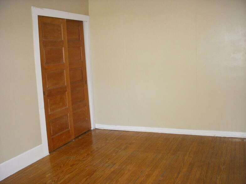 Building Photo - 305 S Magnolia St