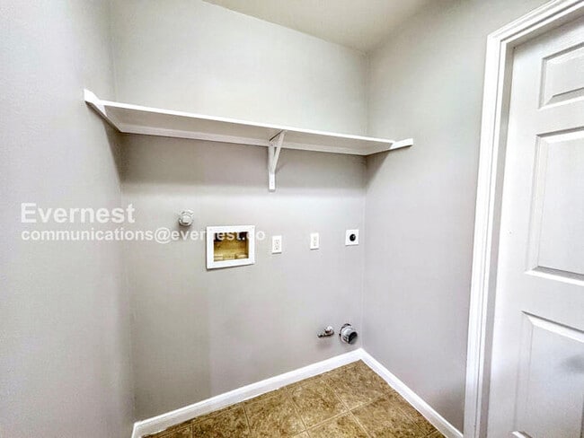 Building Photo - 25407 Barmby Dr