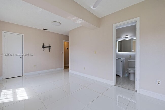 Building Photo - 14110 Van Buren St