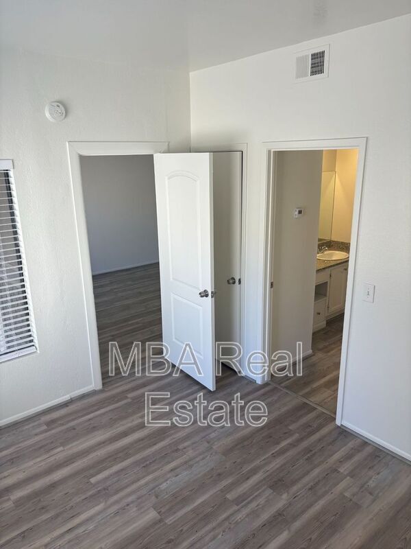 Building Photo - 11666 N 28th Dr