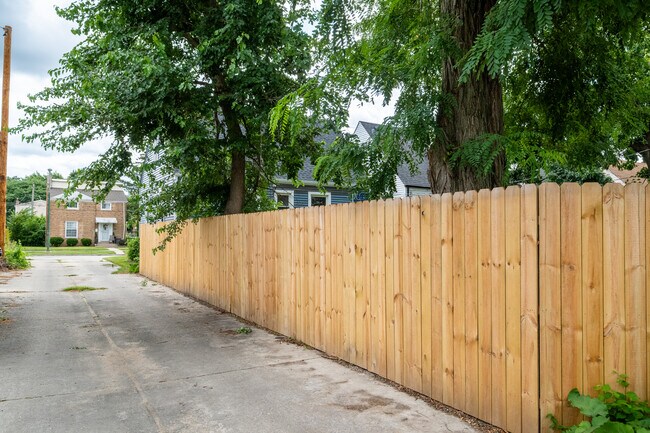 Building Photo - 12416 S Princeton Ave
