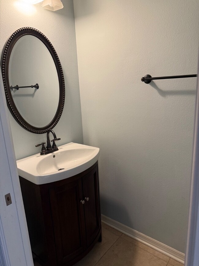 Building Photo - 17423 New Cross Cir