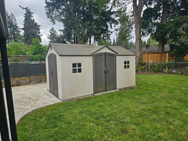 Building Photo - Beautifully Renovated 3 Bed/1 Bath Rambler in Lacey Available 6/01/26! Close to JBLM!!!