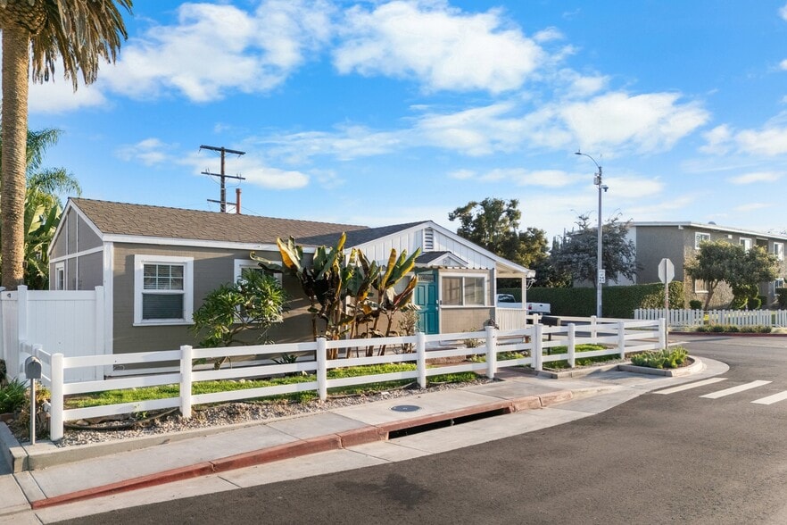 Building Photo - 7822 Sycamore Drive