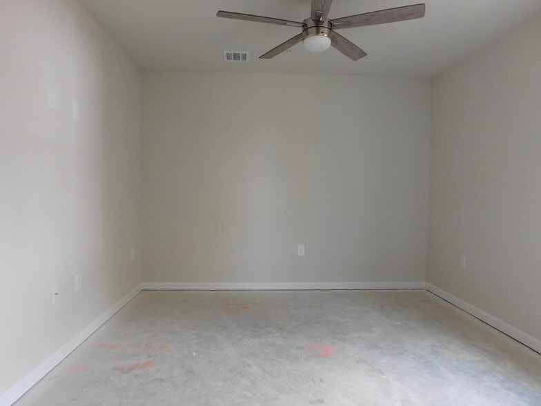 Building Photo - 1513 Maple St