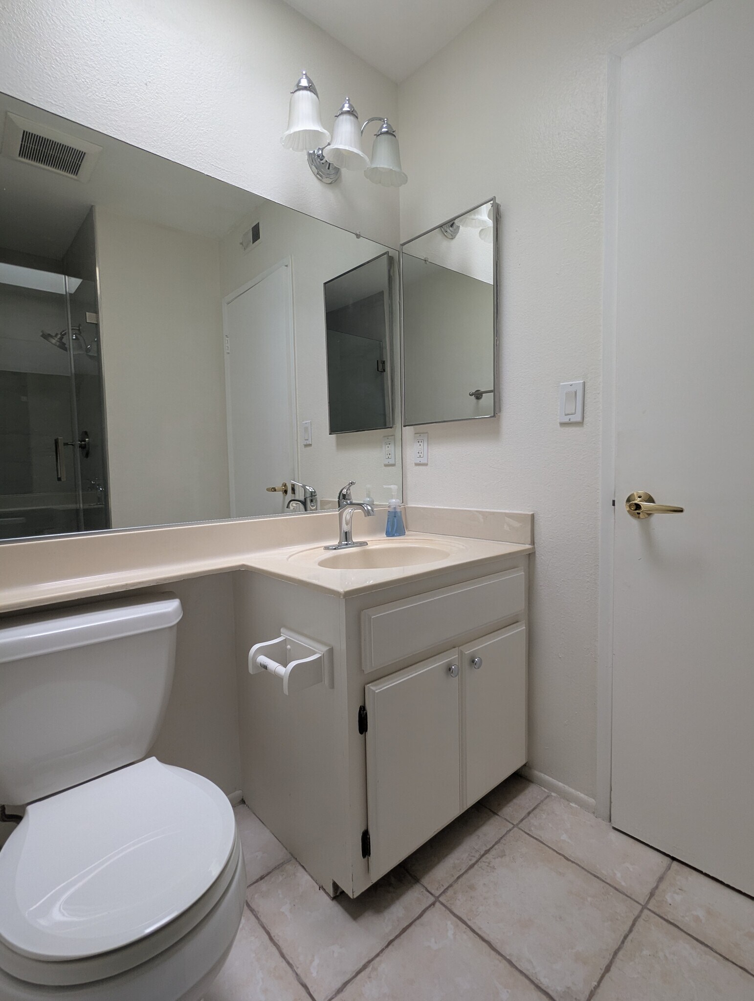 Building Photo - 106 S Sierra Madre Blvd