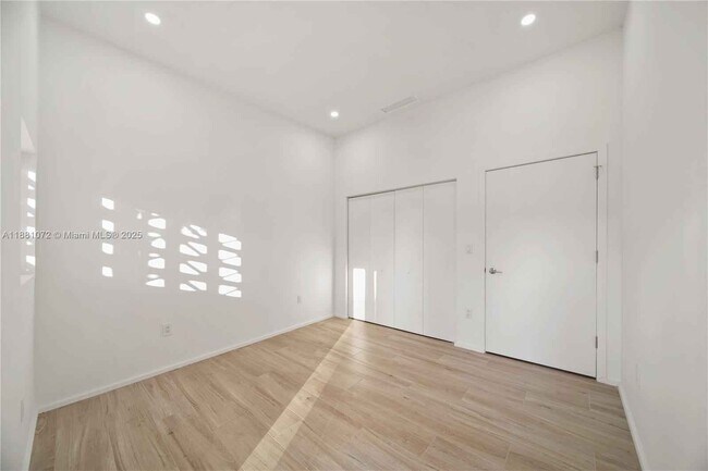 Building Photo - 3437 NW 9th Ct