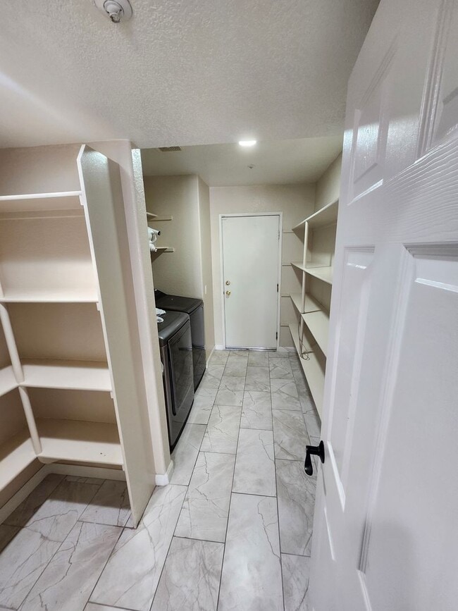 Building Photo - Beautiful 5 Bedroom House fully remodeled....