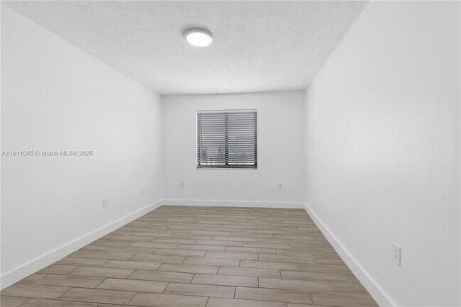Building Photo - 810 Salzedo St