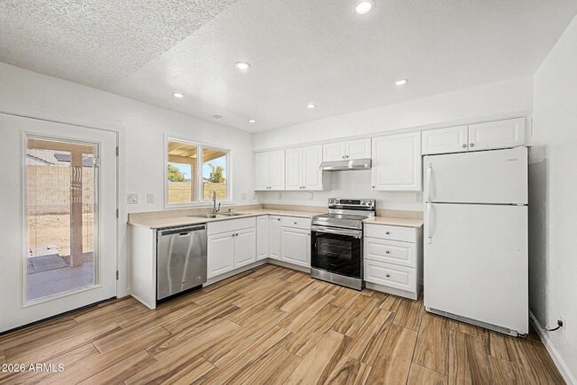 Building Photo - 20601 N 33rd Ave