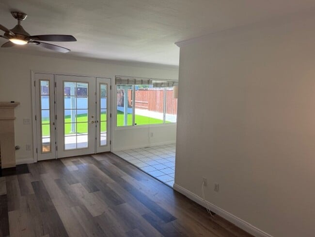 Building Photo - 3 bedroom/2 bath single family home for lease