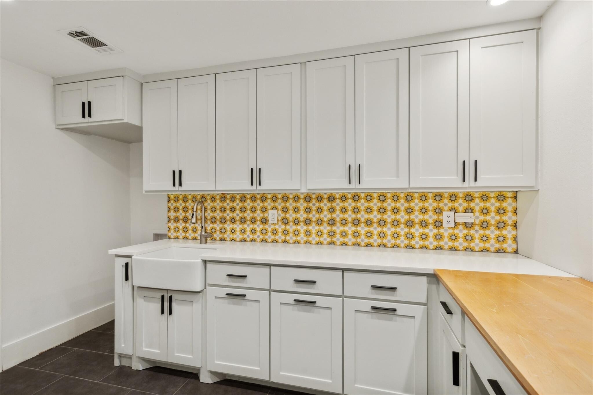 Building Photo - 6945 Tokalon Dr