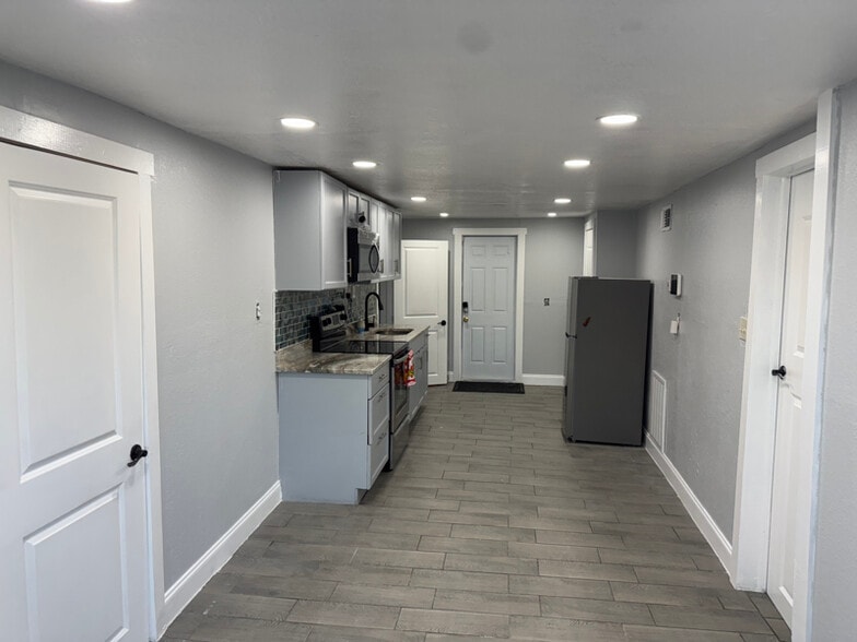 Building Photo - 9402 N 16th St