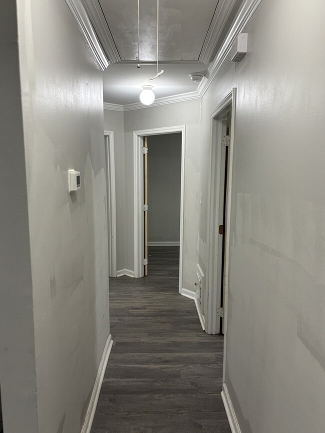 Building Photo - 616 Simpson St