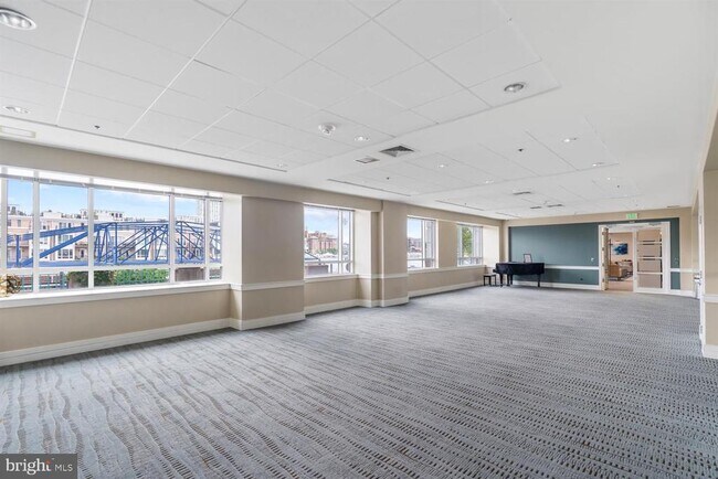 Building Photo - 100 Harborview Dr
