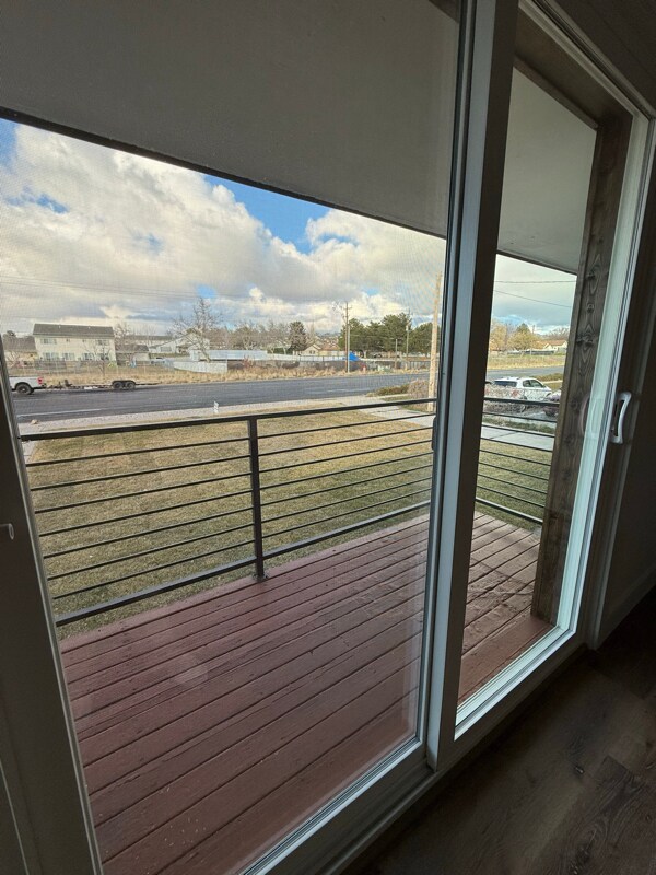 Building Photo - 1546 E 700 S