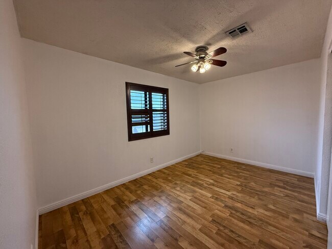 Building Photo - 1356 S 41st Ave