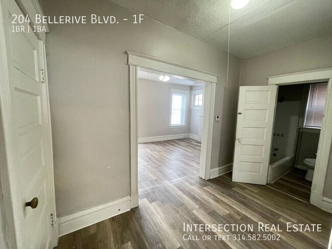 Building Photo - Adorable 1 Bed/1Bath S. City Apt. with Pri...