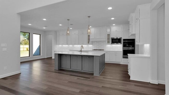 Building Photo - 6802 Mirabeau Ln