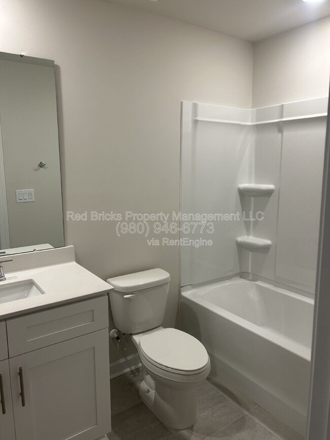 Building Photo - 1816 Braemar Vlg Dr