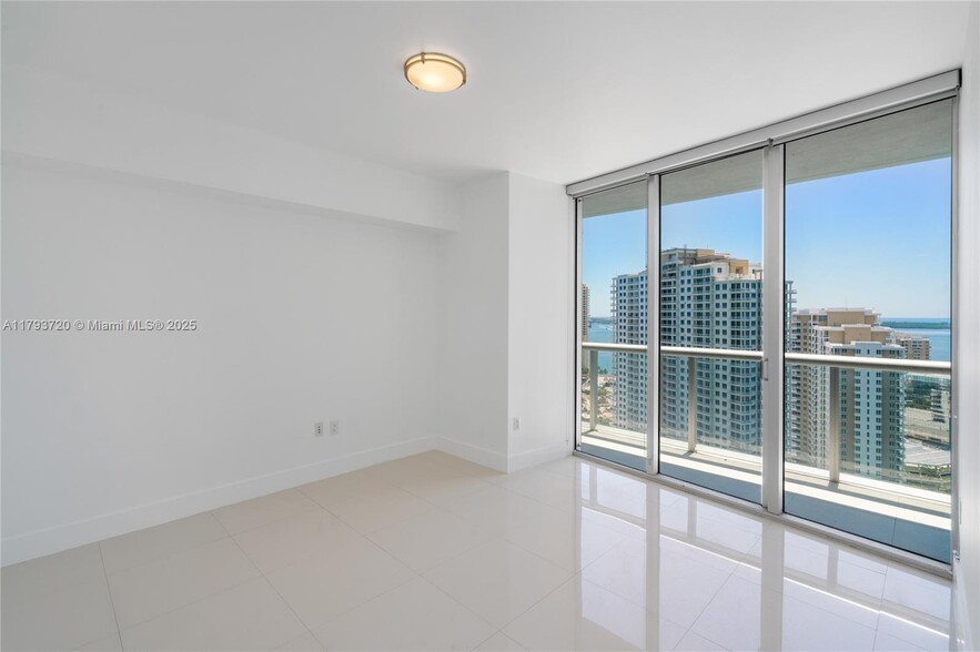 Building Photo - 475 Brickell Ave