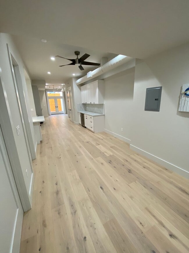 Building Photo - Large newly remodeled apartment with stain...