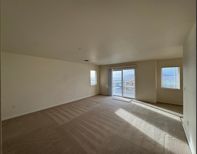 Dining room plus wraparound balcony - 22505 6th Ave S