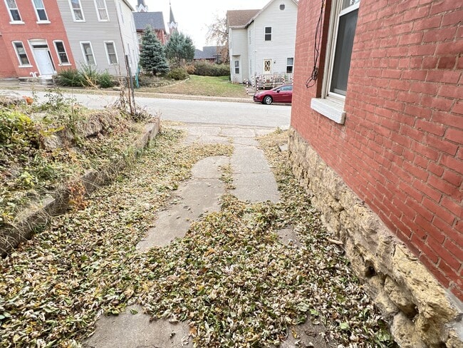 Building Photo - 621 E 24th St