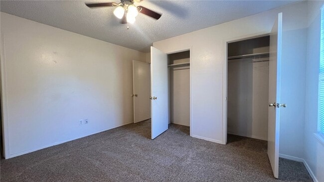 Building Photo - 10 Brookhaven Ct