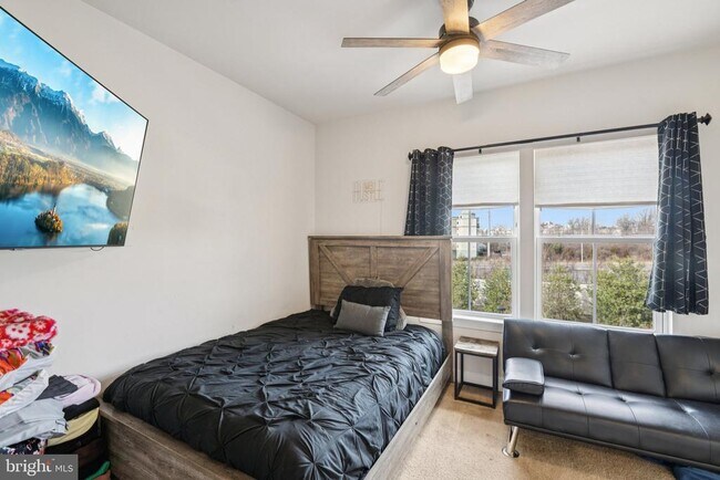 Building Photo - 251 Phoenix Dr