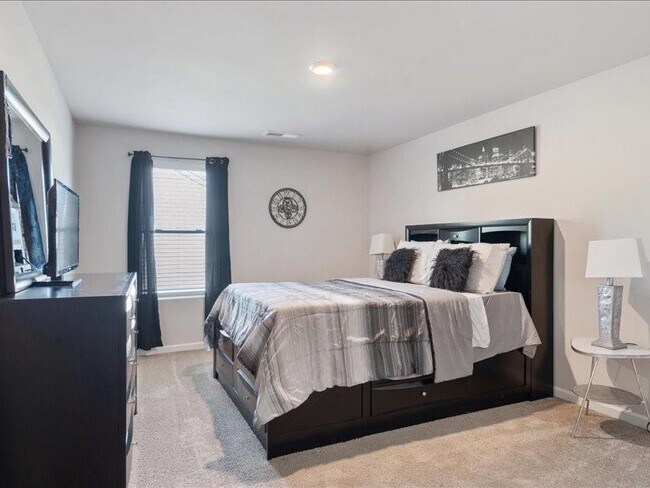 Building Photo - 174 Goodall Woods Dr
