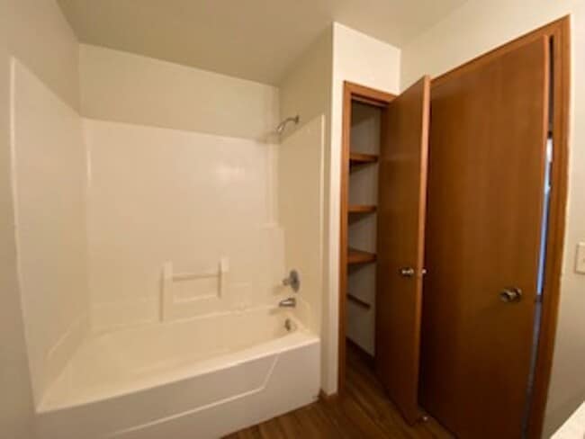 Building Photo - 204 Stonewall Ct