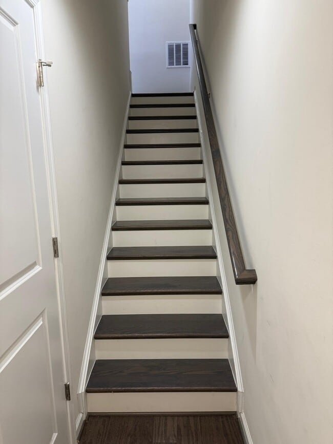 Building Photo - 23910 Catawba Hill Dr