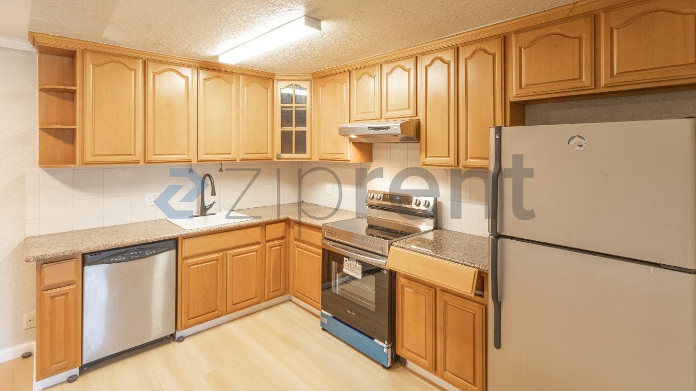 Building Photo - Unit 27