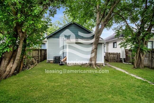 Building Photo - 725 N Bosart Ave