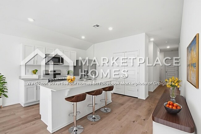 Building Photo - 800 NE 102nd Ter