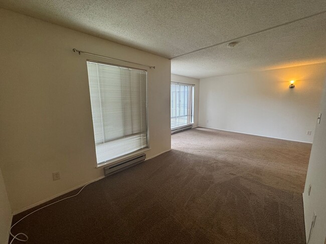 Building Photo - Studio Condo Available!