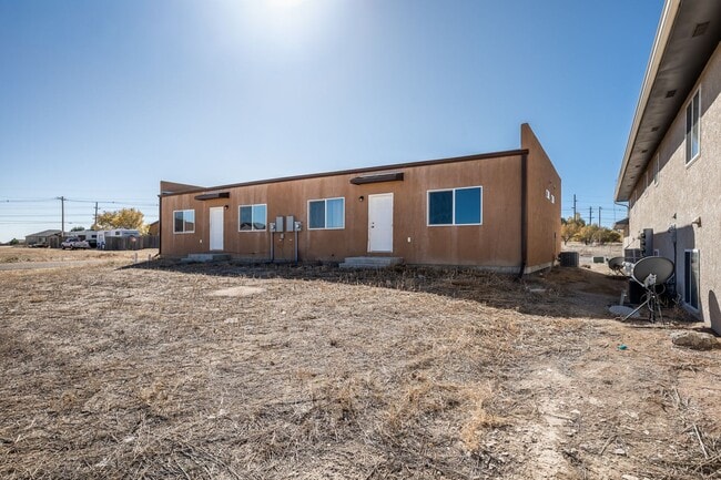 Building Photo - 753-753 E Laporte Dr