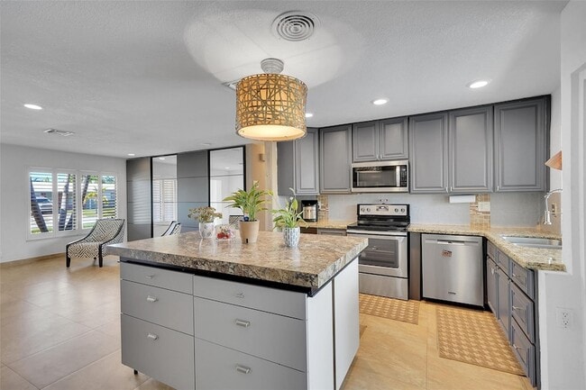 Building Photo - 1736 NW 38th St