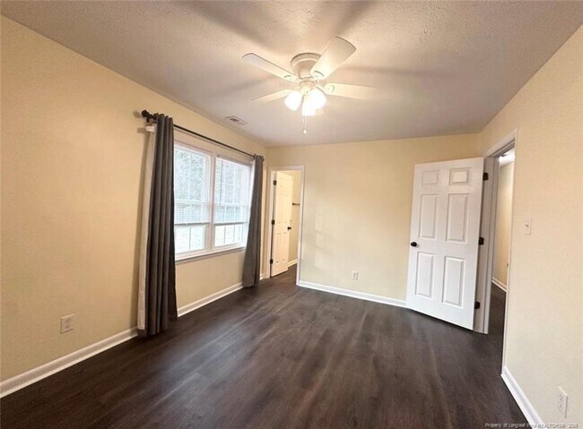 Building Photo - 1564 Rossmore Dr