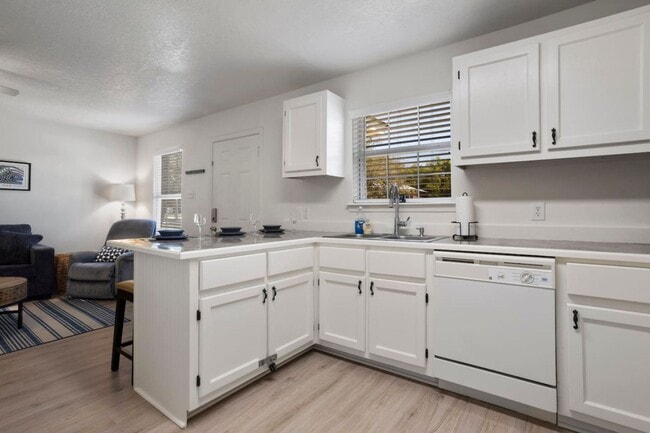 Building Photo - Gulfport Duplex