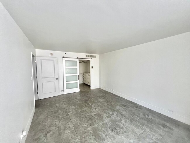 Building Photo - Live in Luxury and Convenience in the Hear...