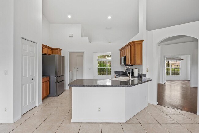 Building Photo - 106 Fernwood Crescent