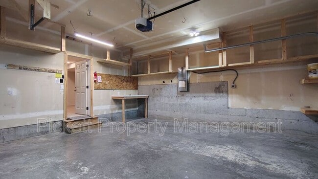 Building Photo - 147 N Wycoff Ave