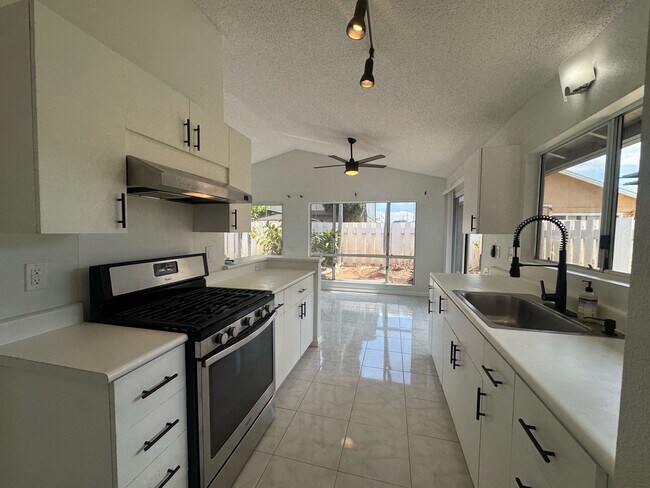 Building Photo - 91-1003-1003 Keoneae Pl
