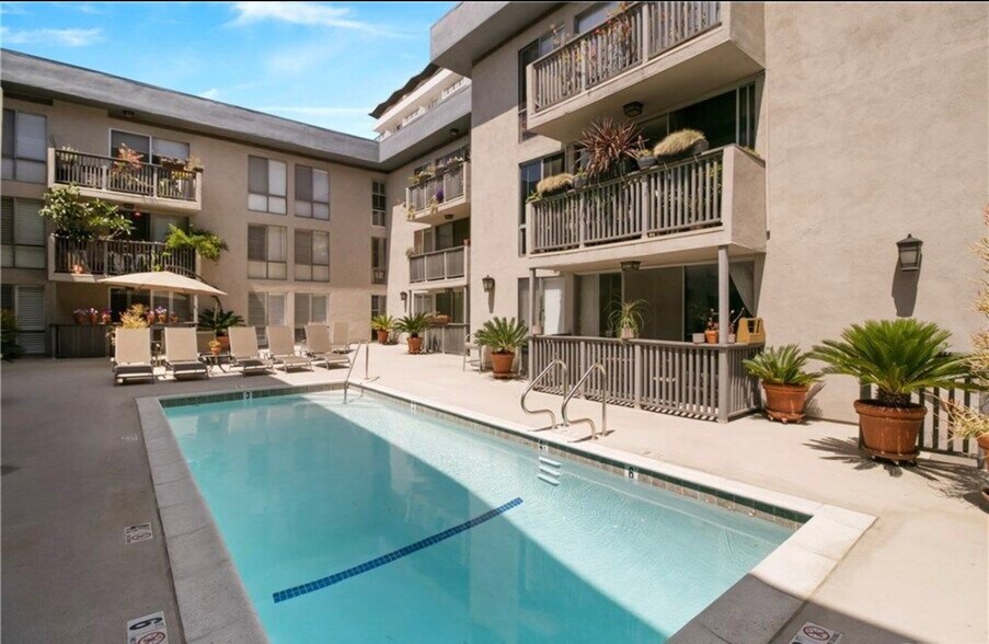 Refreshing Pool - 1134 Alta Loma Rd