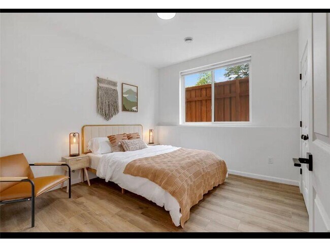 Building Photo - 3310 Lyndale Ave S